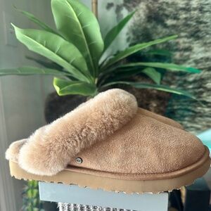 Authentic Women’s UGG Classic ll chestnut slippers size 9